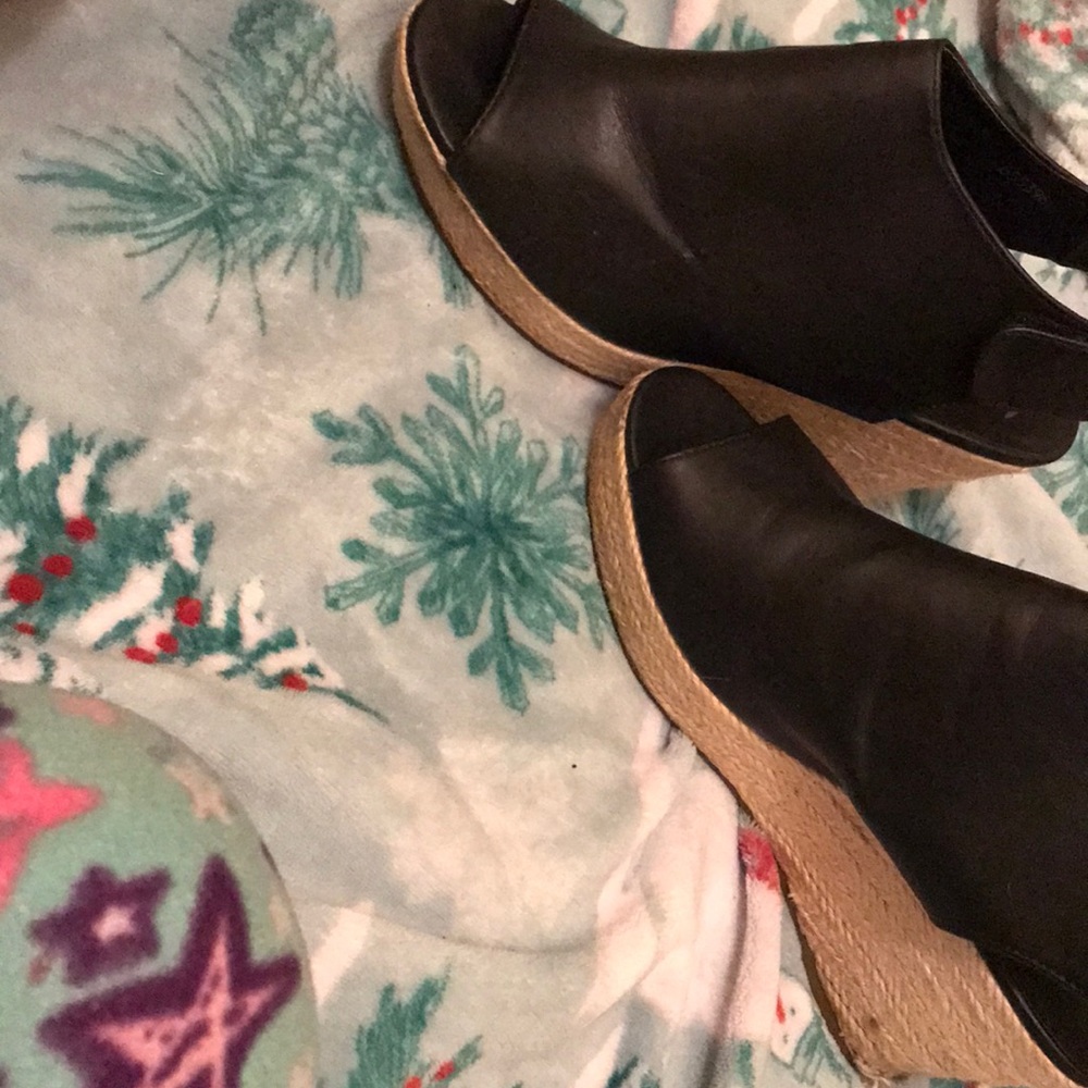 Heels - Picture 2 of 2